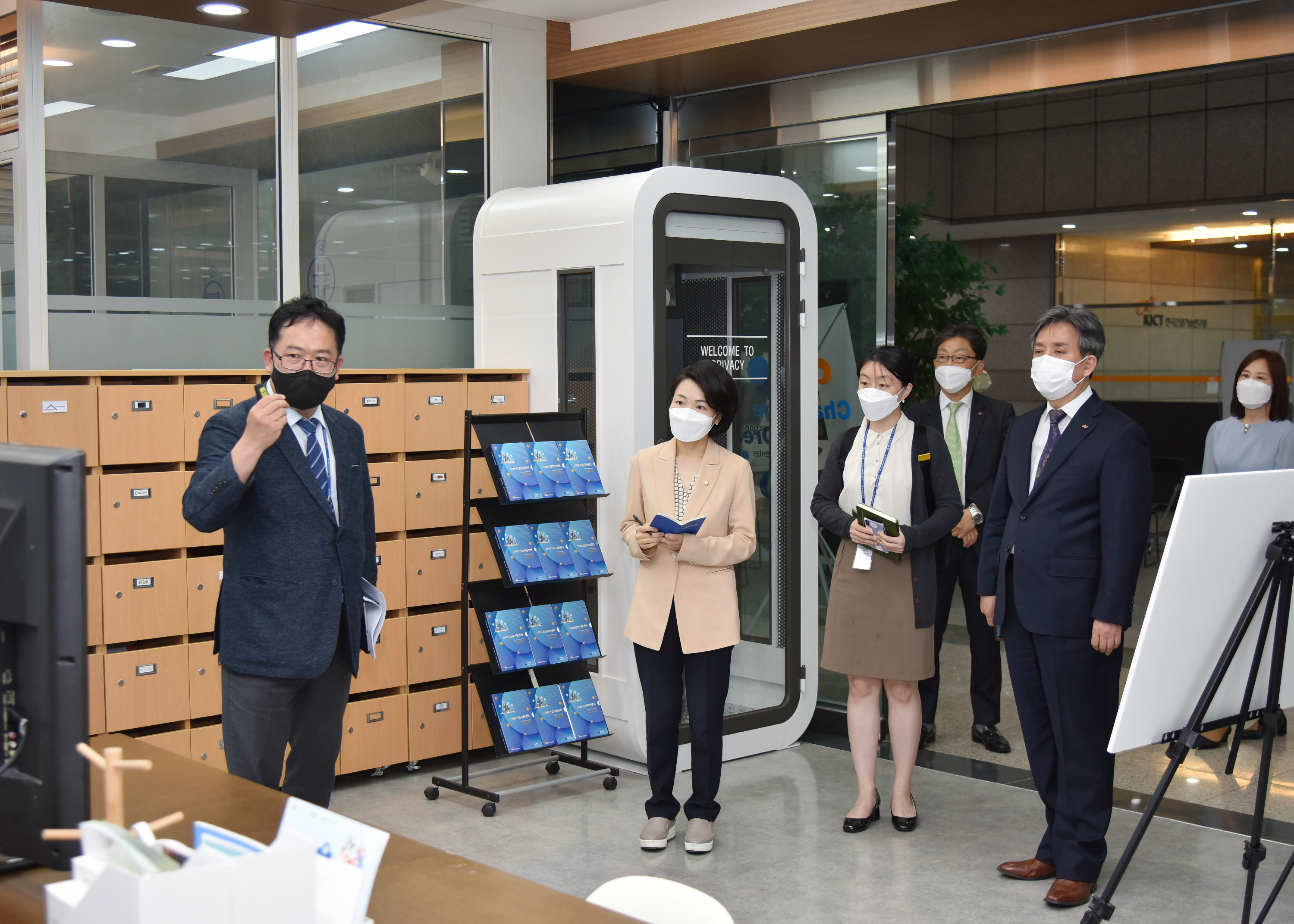 Congresswoman Ms.Hong Jeong-Min Visits the KICT 5