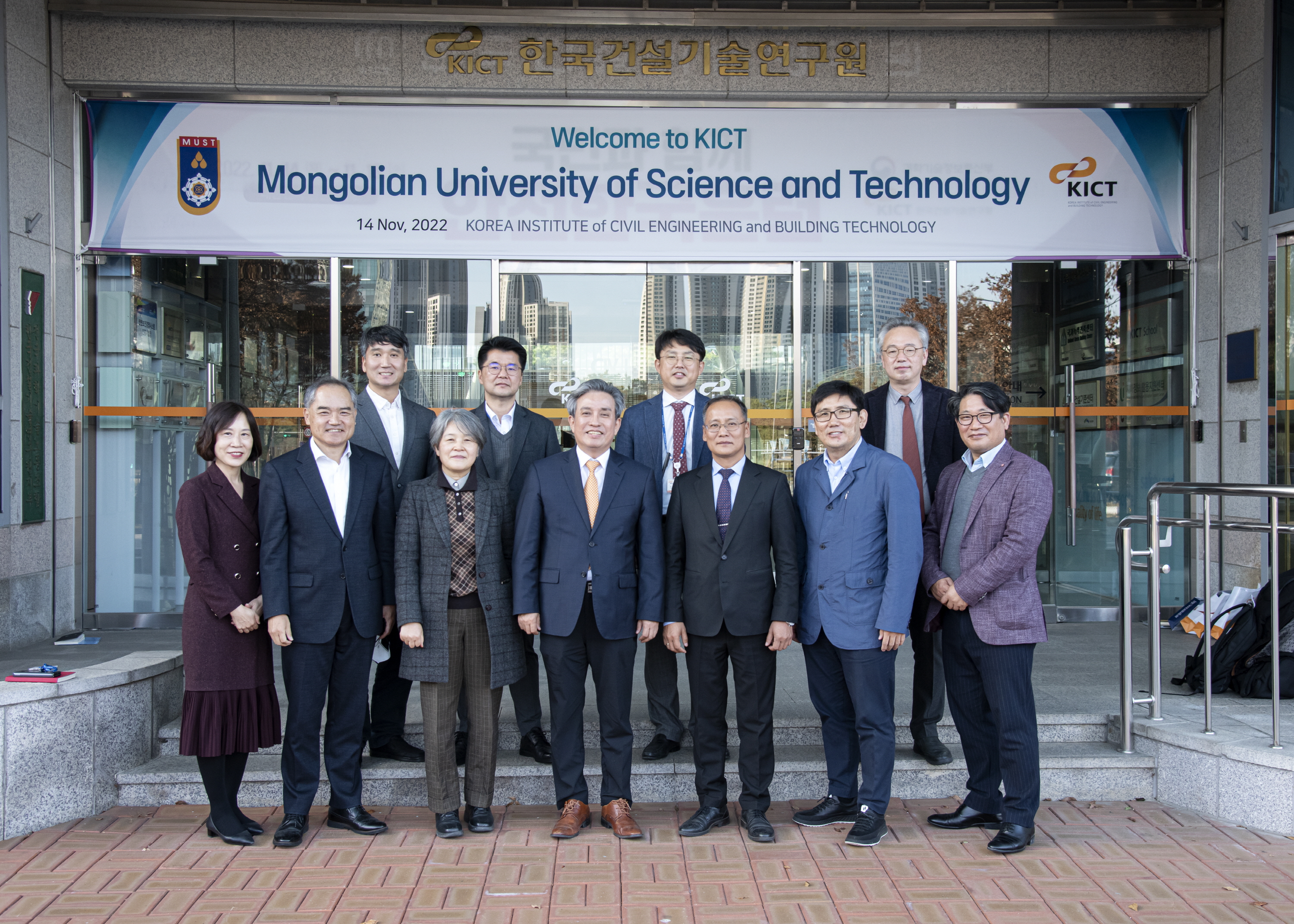 President of the Mongolian University of Science and Technology Visits ...