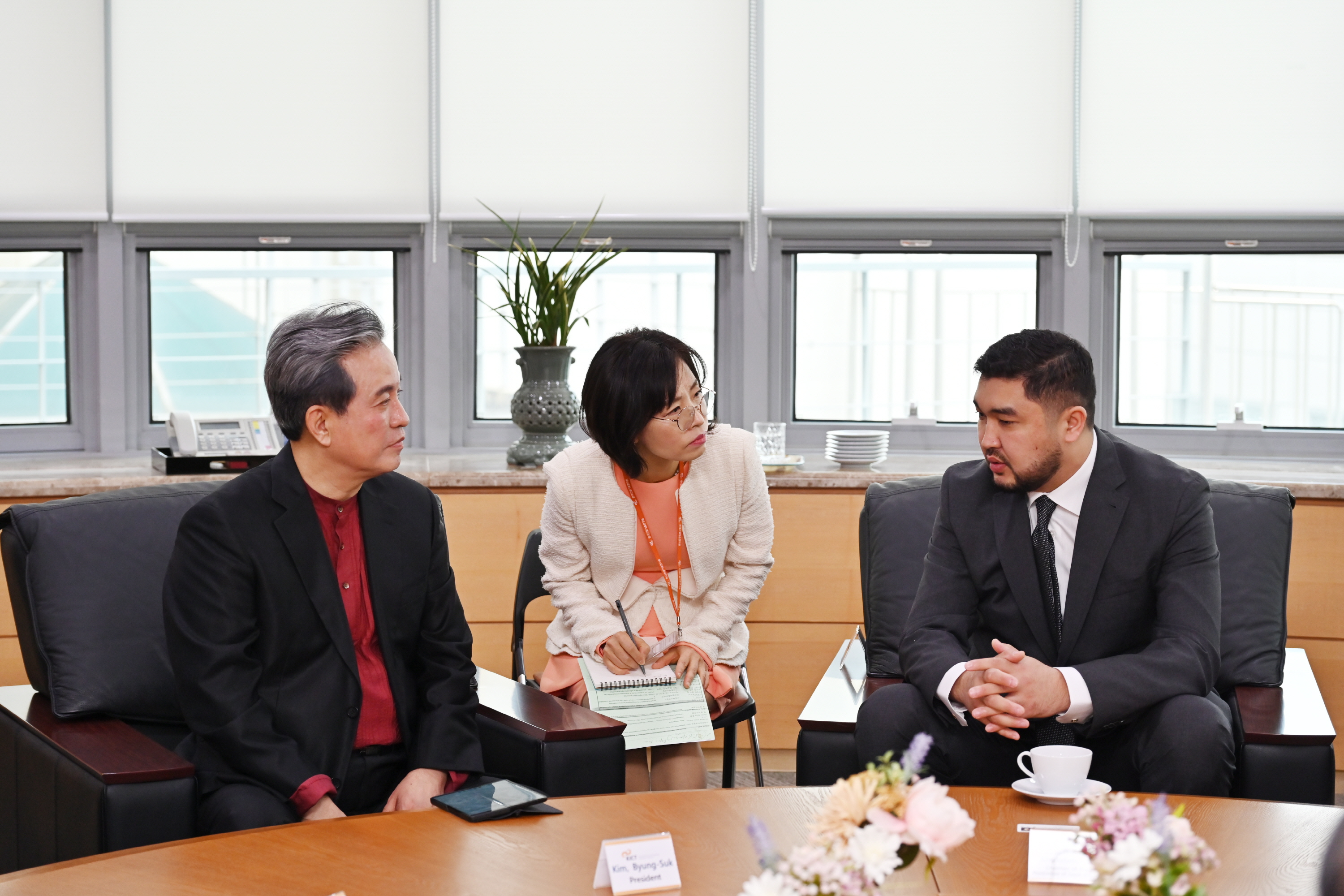 Kazakhstan Delegation Visits KICT