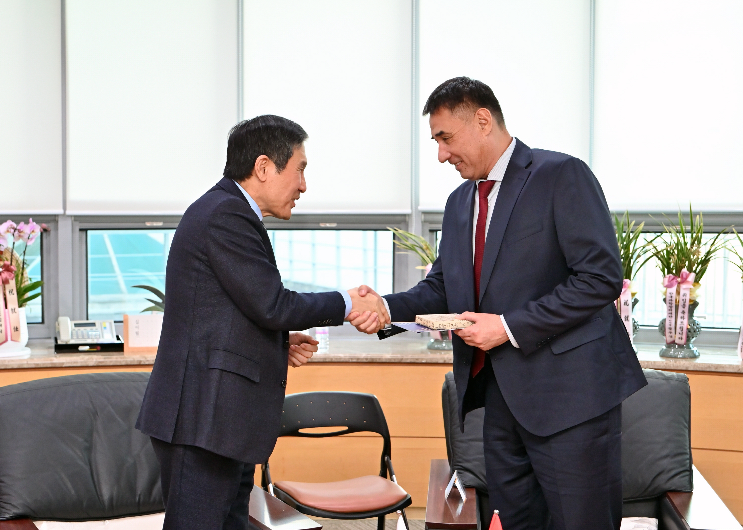 키르키스스탄 교통통신부 장관 방원 1