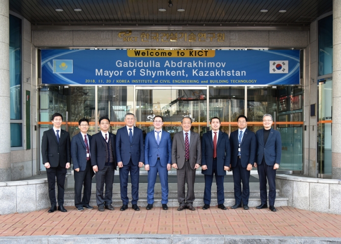 Mayor of Shymkent, Kazakhstan visits KICT