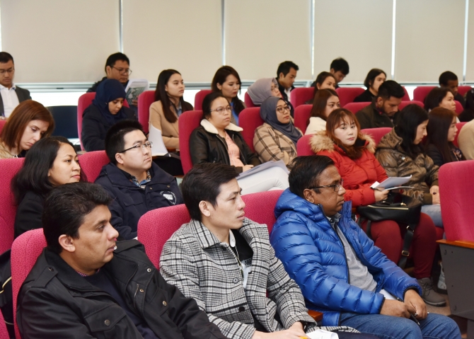 students who are listening to the lecture