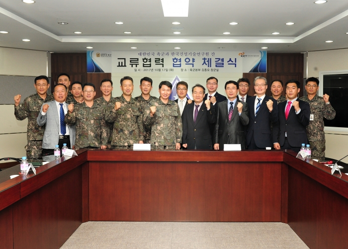 Korean army MOU group photo with KICT