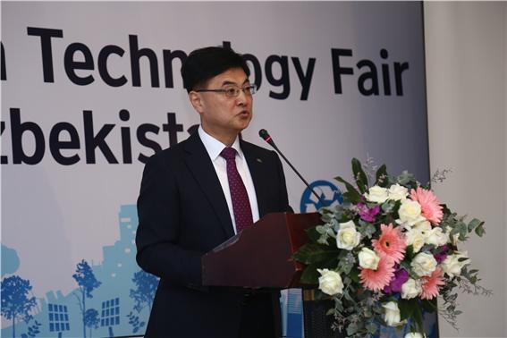 president Han speaking