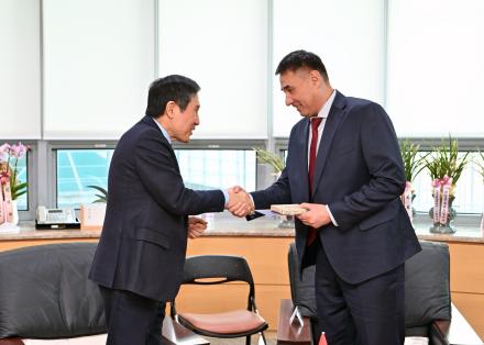 키르키스스탄 교통통신부 장관 방원